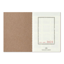 Laden Sie das Bild in den Galerie-Viewer, TRAVELER'S COMPANY - Traveler's Notebook Passport - 2025 Wochenplaner - 2. Hälfte