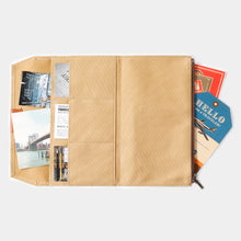 Laden Sie das Bild in den Galerie-Viewer, TRAVELER'S FACTORY - Notizbuchhülle aus Baumwolle mit Reißverschluss - Beige