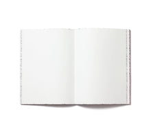 Laden Sie das Bild in den Galerie-Viewer, LABOBRATORI - Spray Splash - Soft Cover 13x18 - Hell Rosa