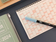 Laden Sie das Bild in den Galerie-Viewer, MARK'S - Notizbuch-Kalender 2026 - S - Elfenbein