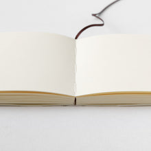 Laden Sie das Bild in den Galerie-Viewer, MIDORI - MD Notizbuch - A7 Blank