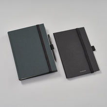 Laden Sie das Bild in den Galerie-Viewer, SEMIKOLON - Patch Pocket - 3 in 1 Notizbuchtasche - Schwarz