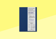 Laden Sie das Bild in den Galerie-Viewer, TRAVELER'S COMPANY - Traveler's Notebook Passport - 2025 Wochenplaner - 2. Hälfte