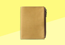 Laden Sie das Bild in den Galerie-Viewer, TRAVELER'S FACTORY - Baumwoll-Reißverschluss-Etui für Reisepassgröße - Beige