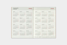 Laden Sie das Bild in den Galerie-Viewer, TRAVELER&#39;S COMPANY - Traveler&#39;s Notebook Passport - Refill - 2025 Monatsplaner