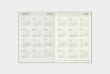 Laden Sie das Bild in den Galerie-Viewer, TRAVELER&#39;S COMPANY - Traveler&#39;s Notebook Passport - 2025 Wochenplaner 