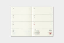 Laden Sie das Bild in den Galerie-Viewer, TRAVELER&#39;S COMPANY - Traveler&#39;s Notebook Passport - 2025 Wochenplaner 