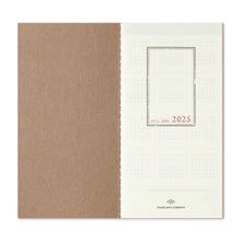 Laden Sie das Bild in den Galerie-Viewer, TRAVELER&#39;S COMPANY - Traveler&#39;s Notebook Regular - 2025 vertikaler Wochenplaner - 2. Hälfte