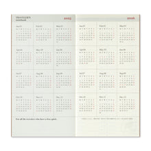 Laden Sie das Bild in den Galerie-Viewer, TRAVELER&#39;S COMPANY - Traveler&#39;s Notebook Regular - 2025 vertikaler Wochenplaner - 2. Hälfte