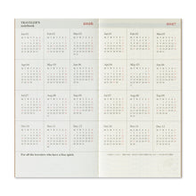 Laden Sie das Bild in den Galerie-Viewer, TRAVELER'S COMPANY - Traveler's Notebook Regular - 2026 Wochenplaner + Memo - 2. Hälfte
