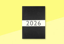 Laden Sie das Bild in den Galerie-Viewer, CARTA PURA - Kalender 2026 - Tsumugi Groß - Schwarz