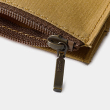 Laden Sie das Bild in den Galerie-Viewer, TRAVELER&#39;S FACTORY - Baumwoll-Reißverschluss-Etui für Reisepassgröße - Beige