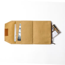 Laden Sie das Bild in den Galerie-Viewer, TRAVELER&#39;S FACTORY - Baumwoll-Reißverschluss-Etui für Reisepassgröße - Beige