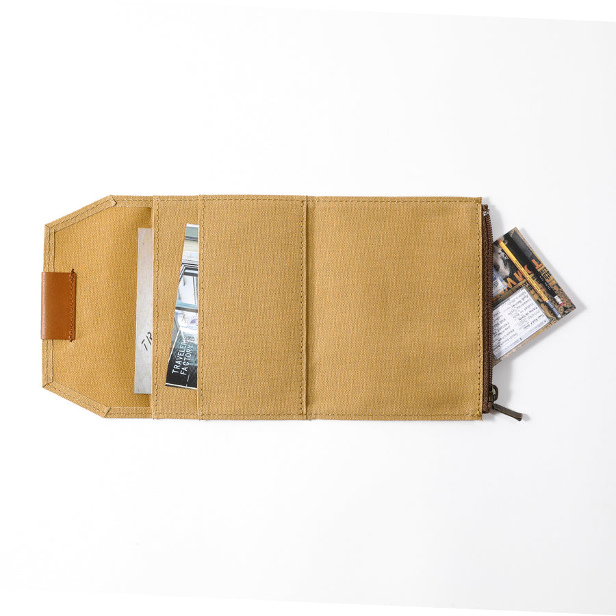 TRAVELER'S FACTORY - Baumwoll-Reißverschluss-Etui für Reisepassgröße - Beige