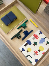 Laden Sie das Bild in den Galerie-Viewer, KINSHIPPED x Ayesha Pearce - Notizbuch A5 - Woodland