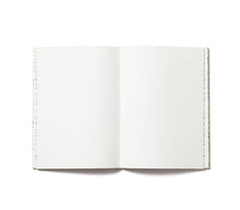 Laden Sie das Bild in den Galerie-Viewer, LABOBRATORI - Spray Splash - Soft Cover 13x18 - Gelb