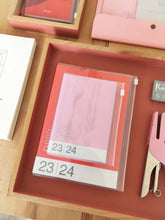 Laden Sie das Bild in den Galerie-Viewer, MARK&#39;S - A6 Kalender 2023/2024 - Colors - Rosa