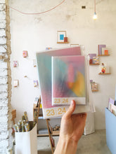 Laden Sie das Bild in den Galerie-Viewer, MARK&#39;S - A6 Kalender 2023/2024 - Gradient - Pink