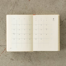 Laden Sie das Bild in den Galerie-Viewer, MIDORI - MD Notizbuch Kalender - A5 1 Day 1 Page 2024