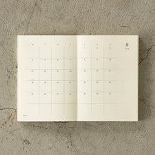 Laden Sie das Bild in den Galerie-Viewer, MIDORI - MD Notizbuch Kalender - A6 2025