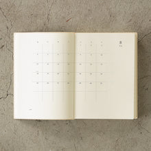Laden Sie das Bild in den Galerie-Viewer, MIDORI - MD Notizbuch Kalender - A5 - 1 Day 1 Page 2025