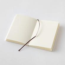 Laden Sie das Bild in den Galerie-Viewer, MIDORI - MD Notizbuch - A7 Blank