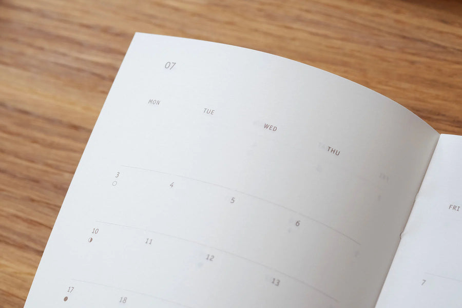 PAPIERNICZENI - Täglicher Kalender für 2026 - Blush