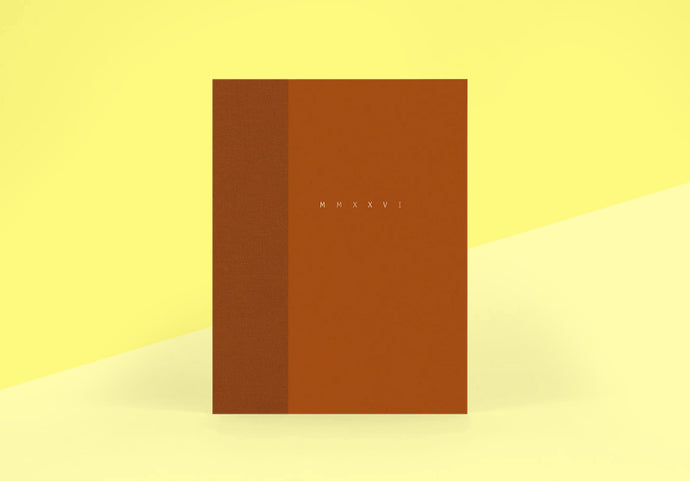 PAPERNICZENI – Klassischer MMXXVI-Kalender – Kürbis