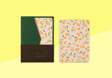 Laden Sie das Bild in den Galerie-Viewer, LE TYPOGRAPHE – Packung mit 3 A6-Karten und 3 C6-Umschlägen – Kirschkonfetti