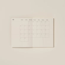 Laden Sie das Bild in den Galerie-Viewer, THIS MIGHT WORK - Kalender 2026 - Smaragdgrün