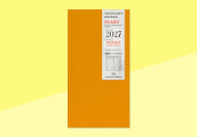 Laden Sie das Bild in den Galerie-Viewer, TRAVELER'S COMPANY - Traveler's Notebook Regular - 2027 vertikales Wochenalender