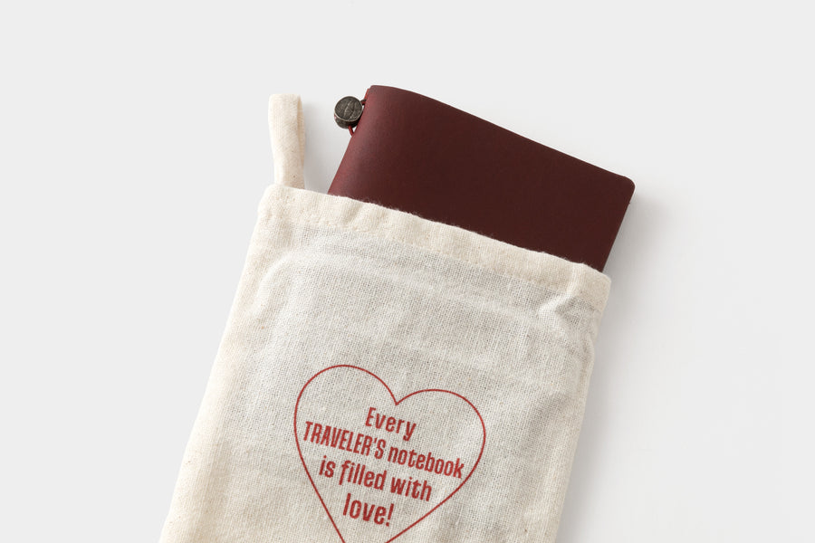 TRAVELER'S COMPANY – LOVE AND TRIP - Traveler's Notebook Passport red
