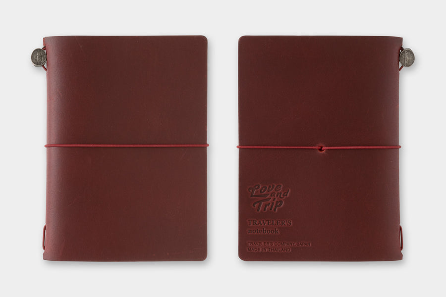TRAVELER'S COMPANY – LOVE AND TRIP - Traveler's Notebook Passport red
