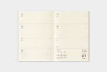 Laden Sie das Bild in den Galerie-Viewer, TRAVELER'S COMPANY - Traveler's Notebook Passport - 2027 Wochenplaner 