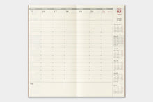 Laden Sie das Bild in den Galerie-Viewer, TRAVELER'S COMPANY - Traveler's Notebook Regular - 2027 vertikales Wochenalender