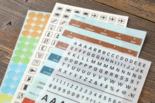 Laden Sie das Bild in den Galerie-Viewer, TRAVELER'S COMPANY - Traveler's Notebook - 2027 Individuelles Sticker-Set