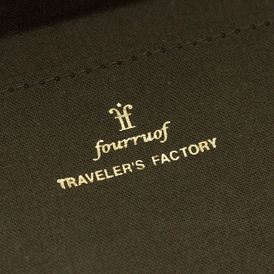 TRAVELER'S FACTORY - Papier-Stoff-Reißverschluss  Passport Format - Olive