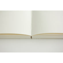 Laden Sie das Bild in den Galerie-Viewer, MIDORI - MD Notizbuch - B6 Slim Blank
