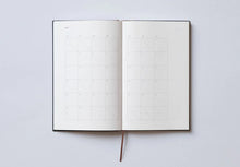 Laden Sie das Bild in den Galerie-Viewer, PAPIERNICZENI - Copper 2024 Kalender - Grafit