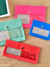 Laden Sie das Bild in den Galerie-Viewer, HIGHTIDE - NÄHE - Etui - Breit Rot