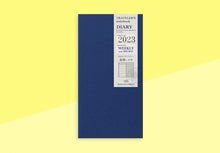 Laden Sie das Bild in den Galerie-Viewer, TRAVELER&#39;S COMPANY - Traveler&#39;s Notebook Regular - 2023 Wochenplaner + Memo - 2. Hälfte