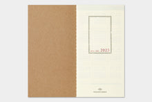 Laden Sie das Bild in den Galerie-Viewer, TRAVELER&#39;S COMPANY - Traveler&#39;s Notebook Regular - 2023 Wochenplaner + Memo - 2. Hälfte
