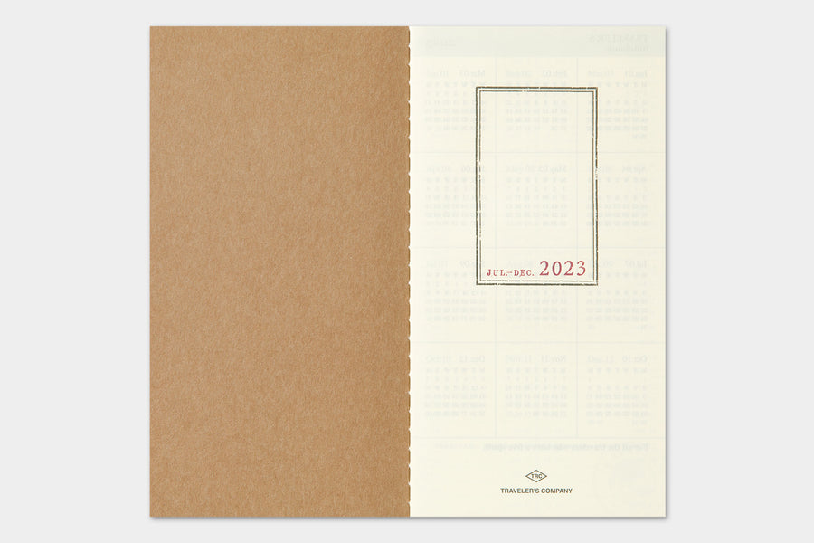 TRAVELER'S COMPANY - Traveler's Notebook Regular - 2023 vertikaler Wochenplaner - 2. Hälfte